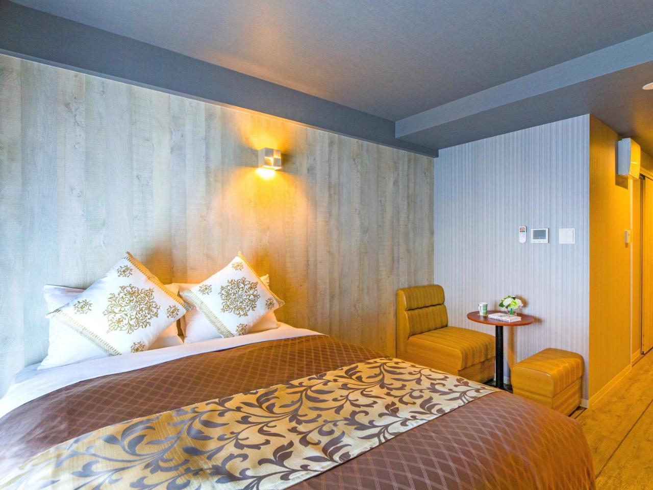 Mr. Kinjo in Gusuku Aparthotel Okinawa Bagian luar foto